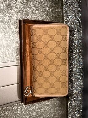 Gucci GG Canvas Zip-Around Long Wallet with Interlocking G Charm – Beige